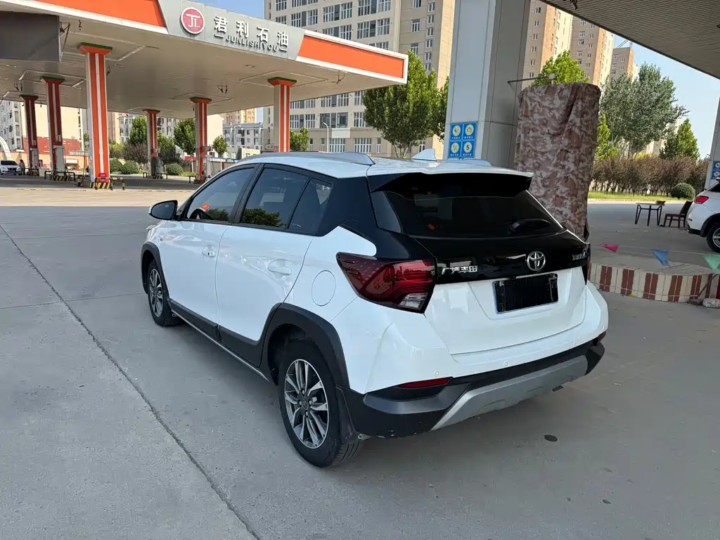 Toyota Yaris L — фото 18