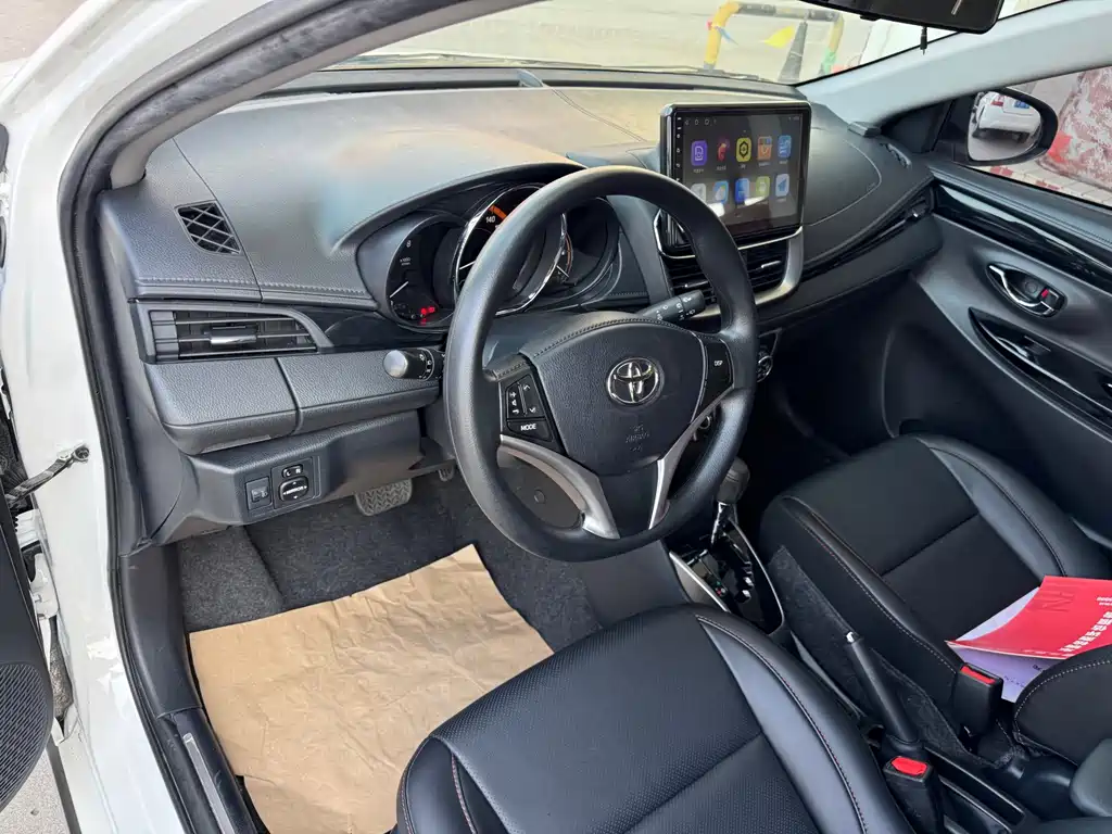 Toyota Yaris L — фото 4