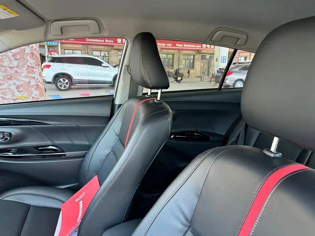 Toyota Yaris L — фото 6