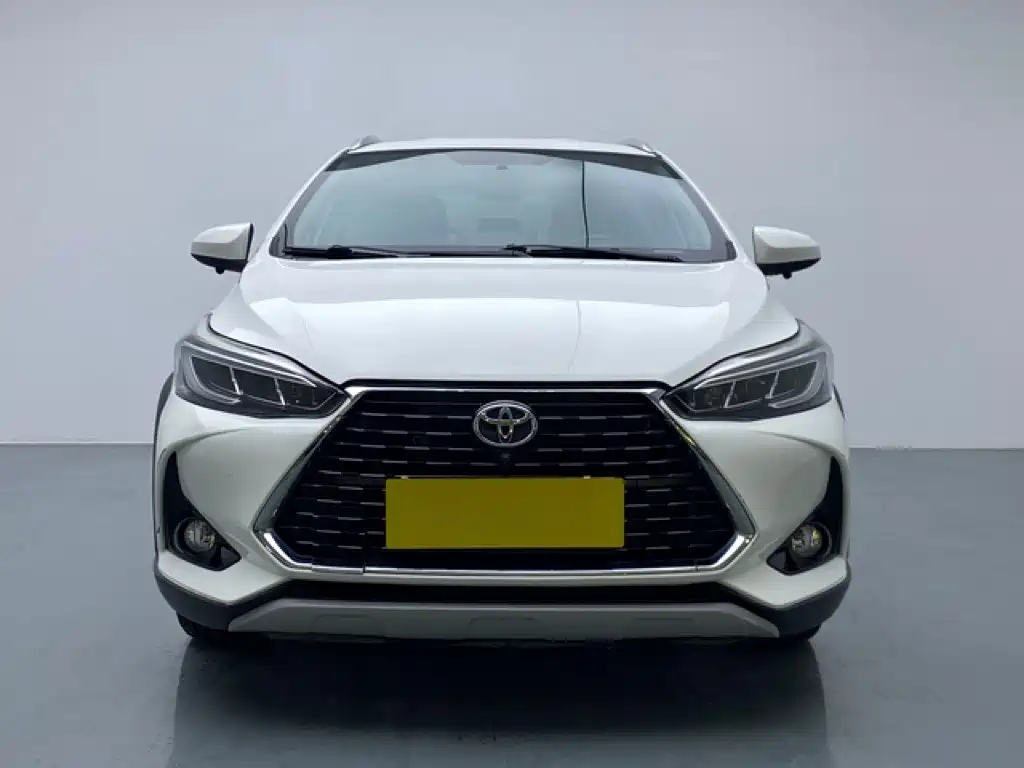 Toyota Yaris L — фото 2