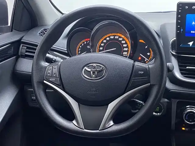 Toyota Yaris L — фото 11