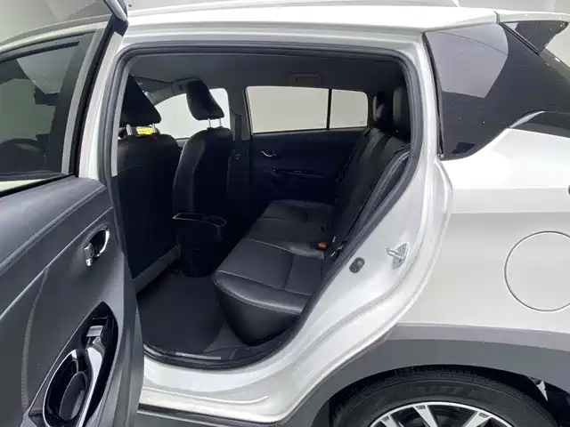 Toyota Yaris L — фото 14