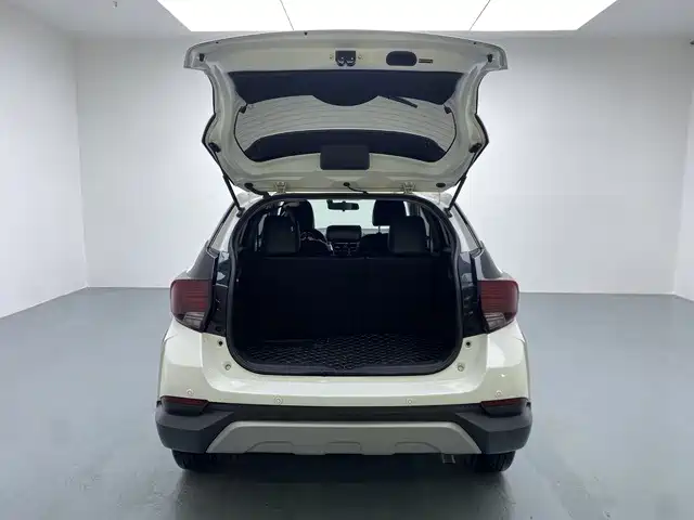 Toyota Yaris L — фото 16