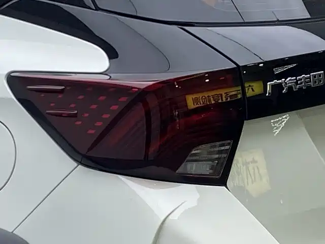 Toyota Yaris L — фото 18