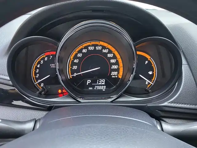 Toyota Yaris L — фото 10