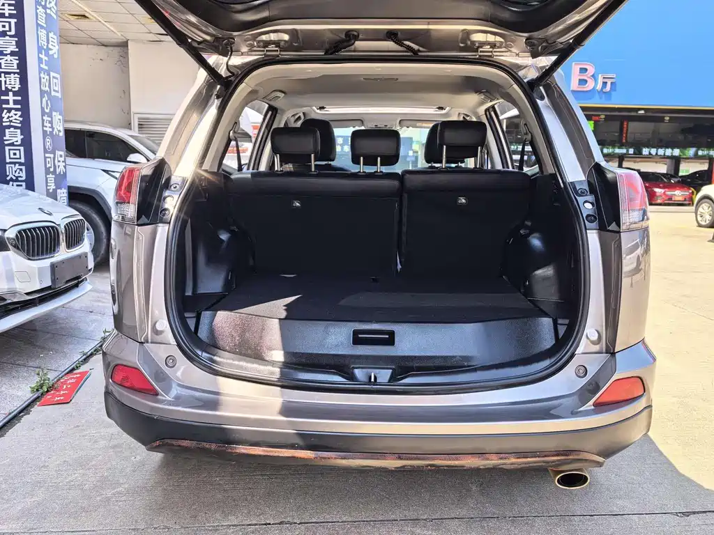 Toyota RAV4 — фото 13