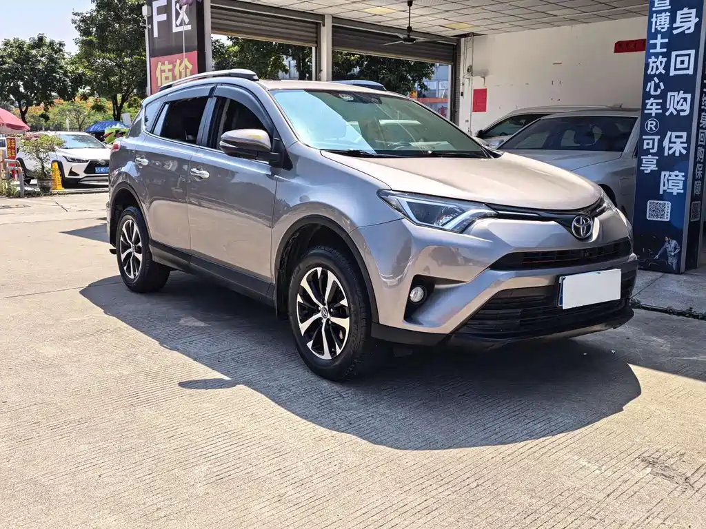 Toyota RAV4 — фото 3
