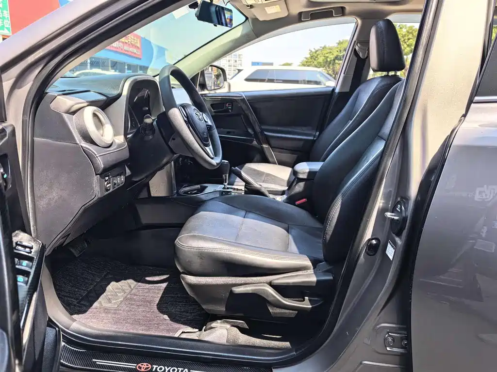 Toyota RAV4 — фото 4