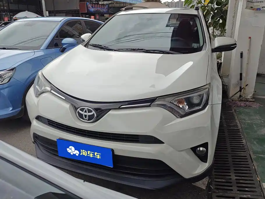Toyota RAV4 — фото 2