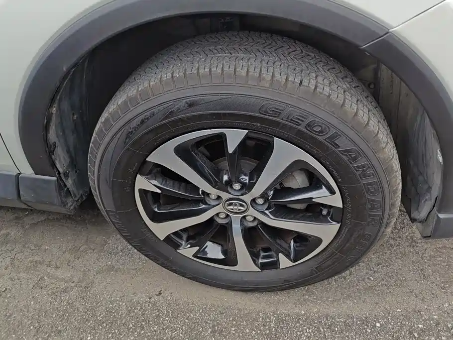 Toyota RAV4 — фото 6