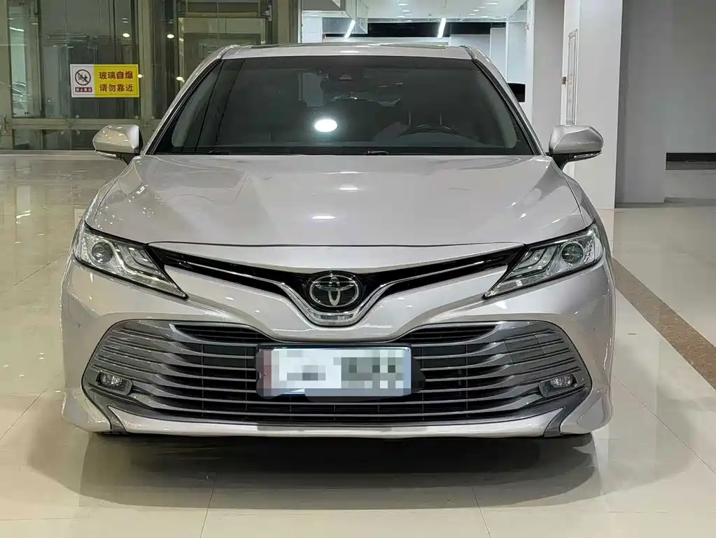 Toyota Camry — фото 2