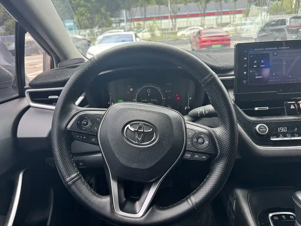 Toyota Corolla — фото 14