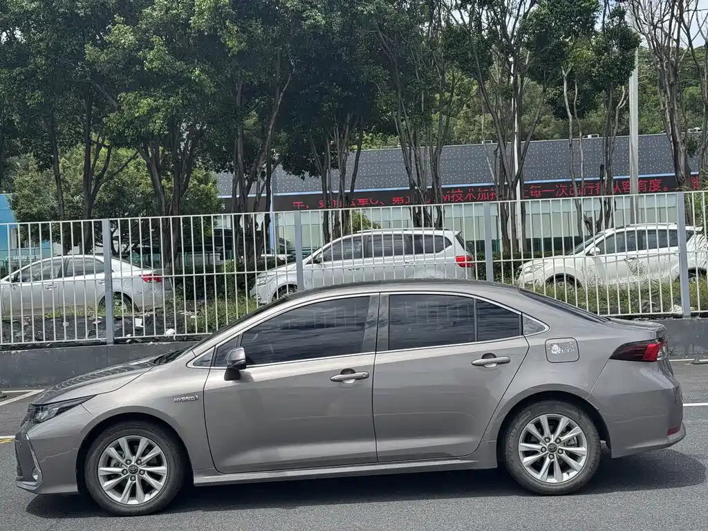 Toyota Corolla — фото 8