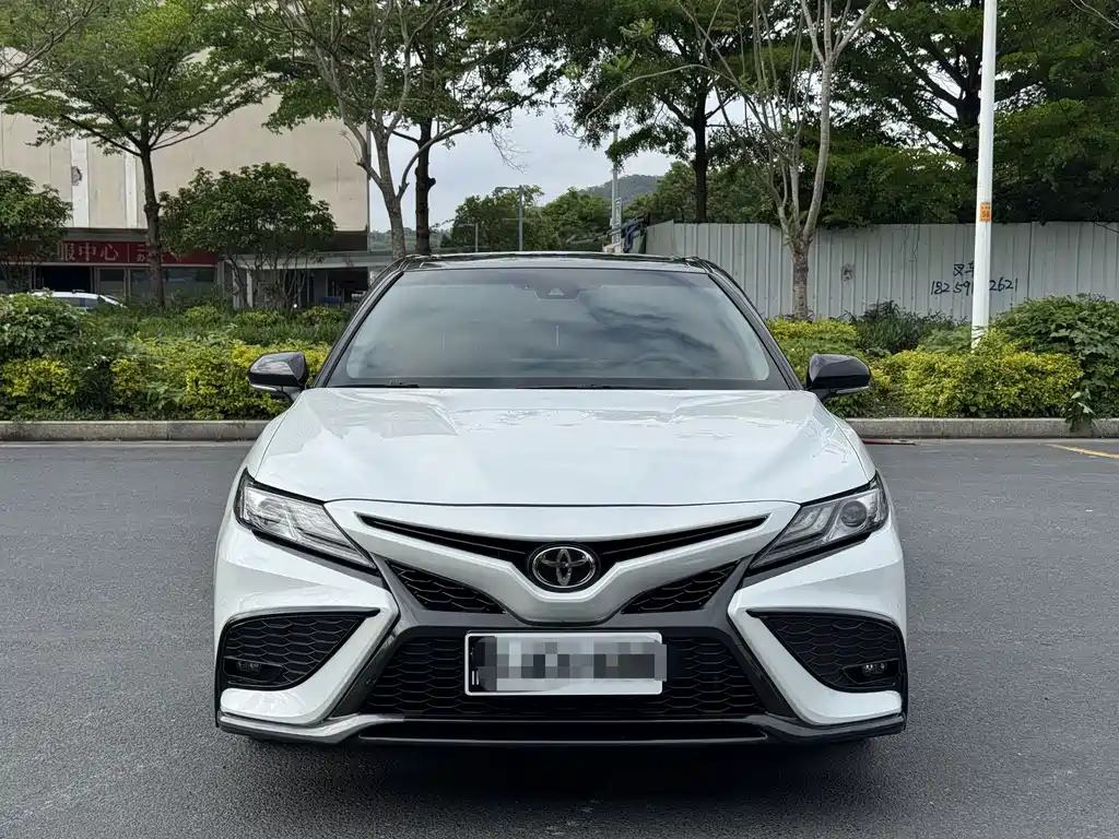 Toyota Camry — фото 2