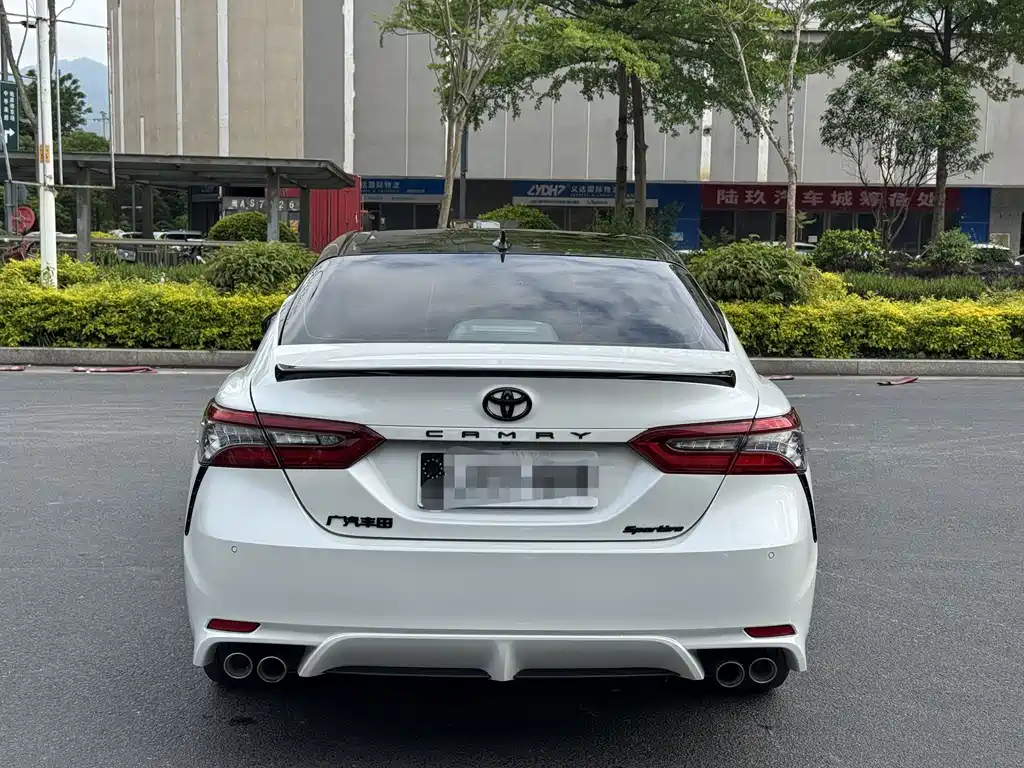 Toyota Camry — фото 4