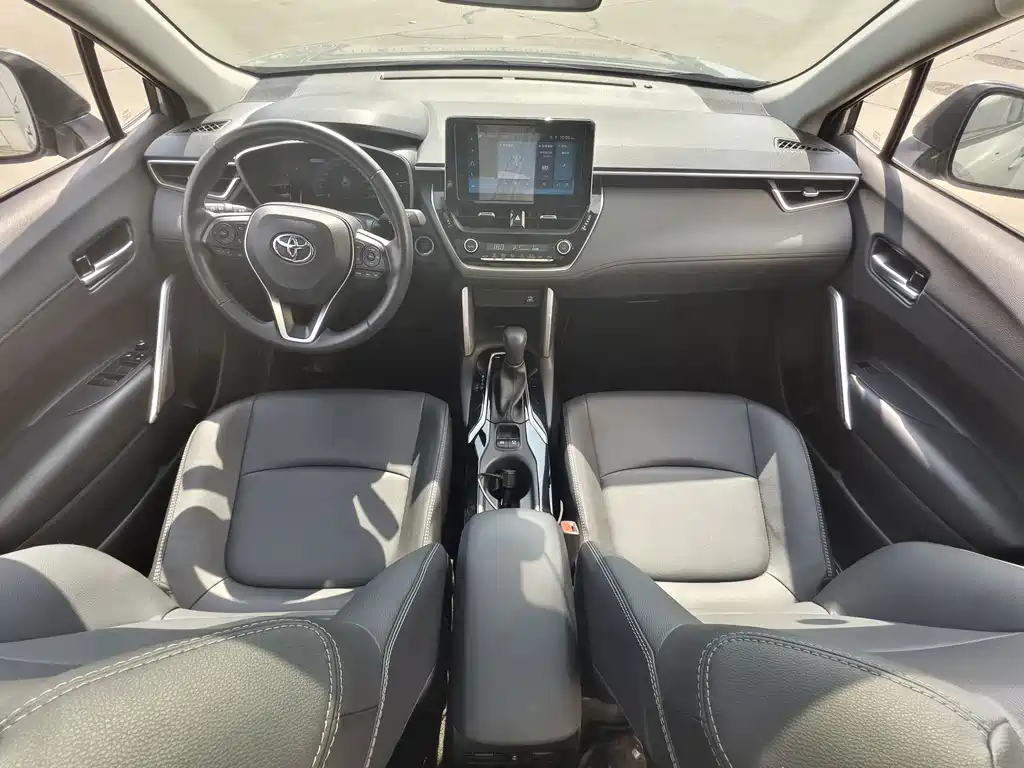 Toyota Corolla Cross — фото 10