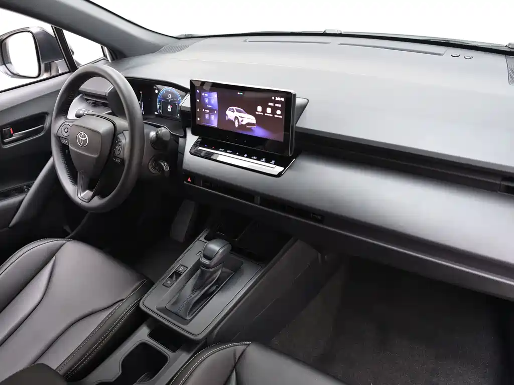 Toyota Corolla Cross — фото 13