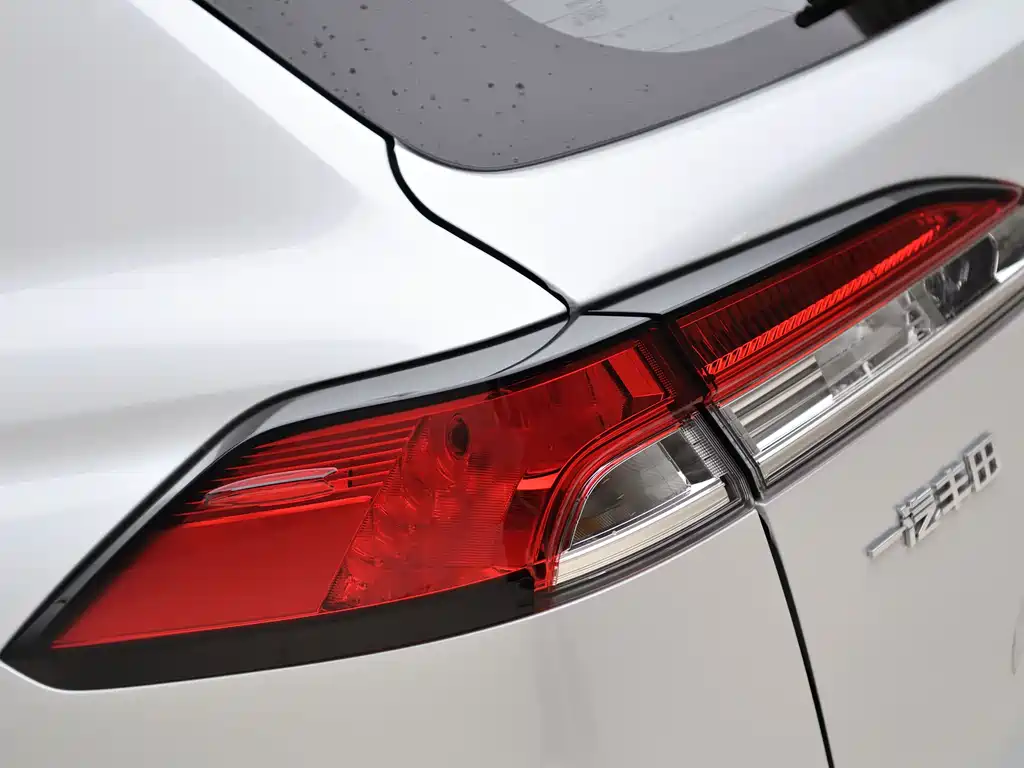 Toyota Corolla Cross — фото 21