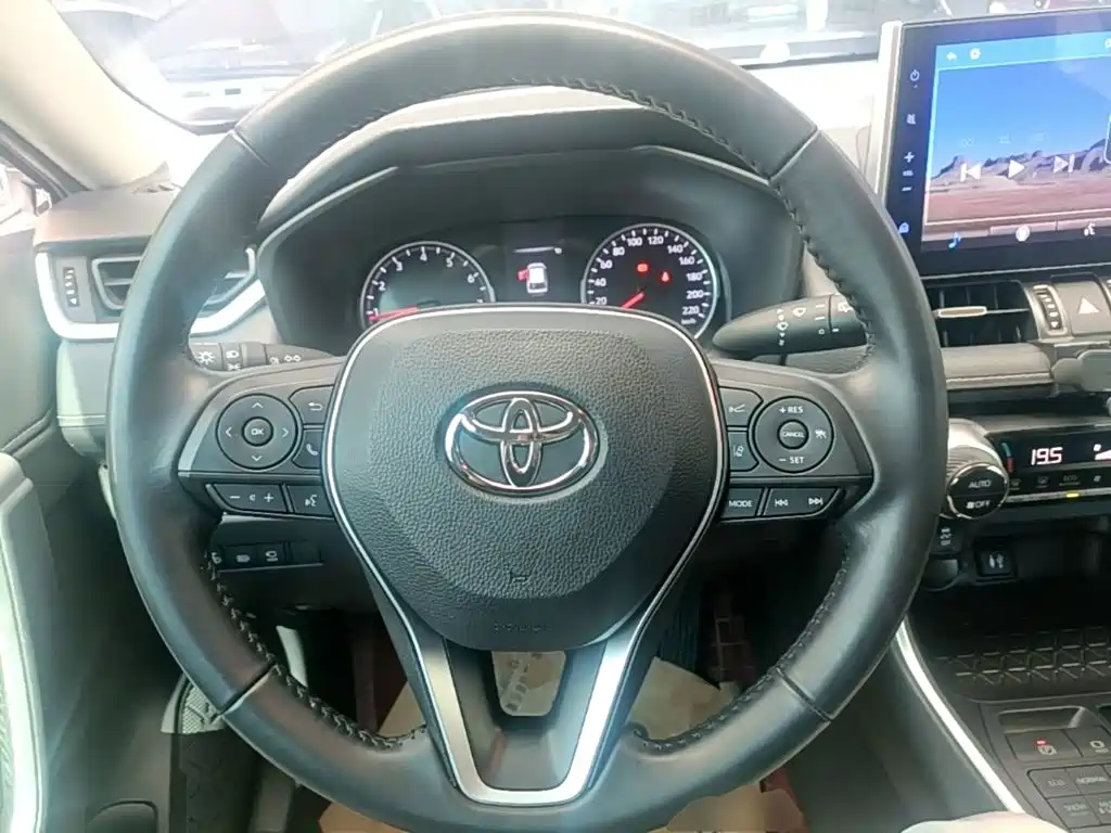 Toyota Wildlander — фото 11