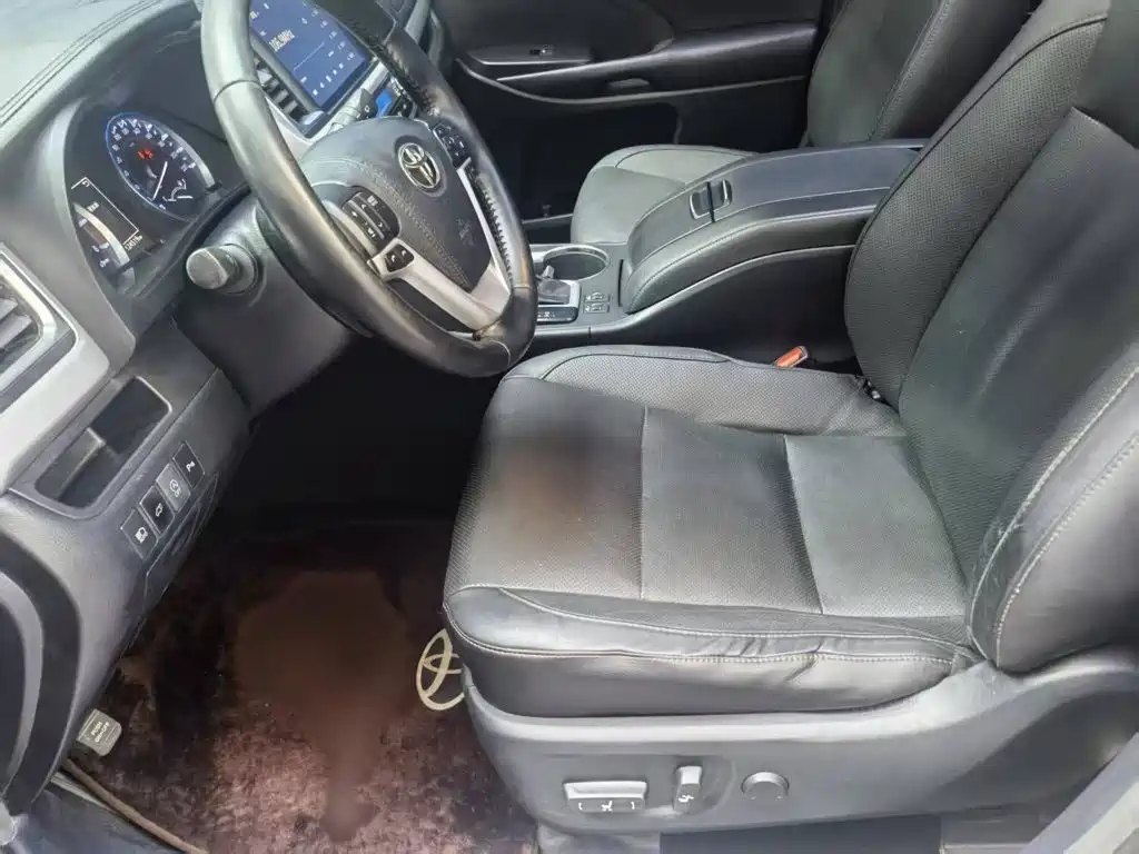 Toyota Highlander — фото 14