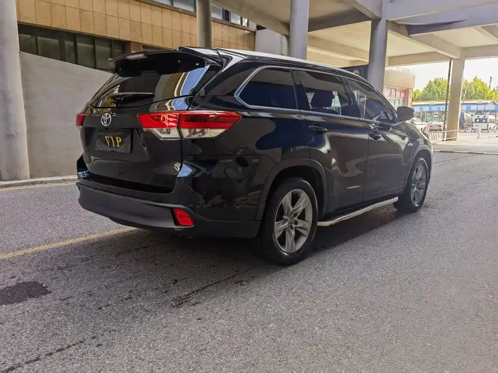 Toyota Highlander — фото 17