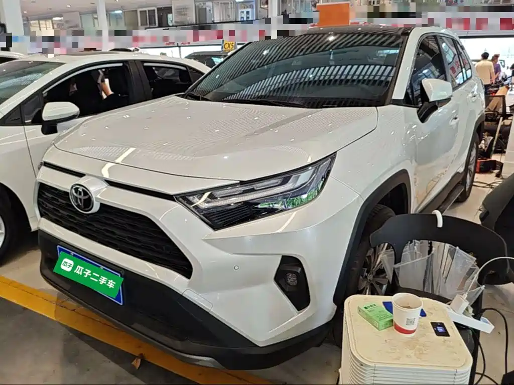 Toyota RAV4 — фото 2