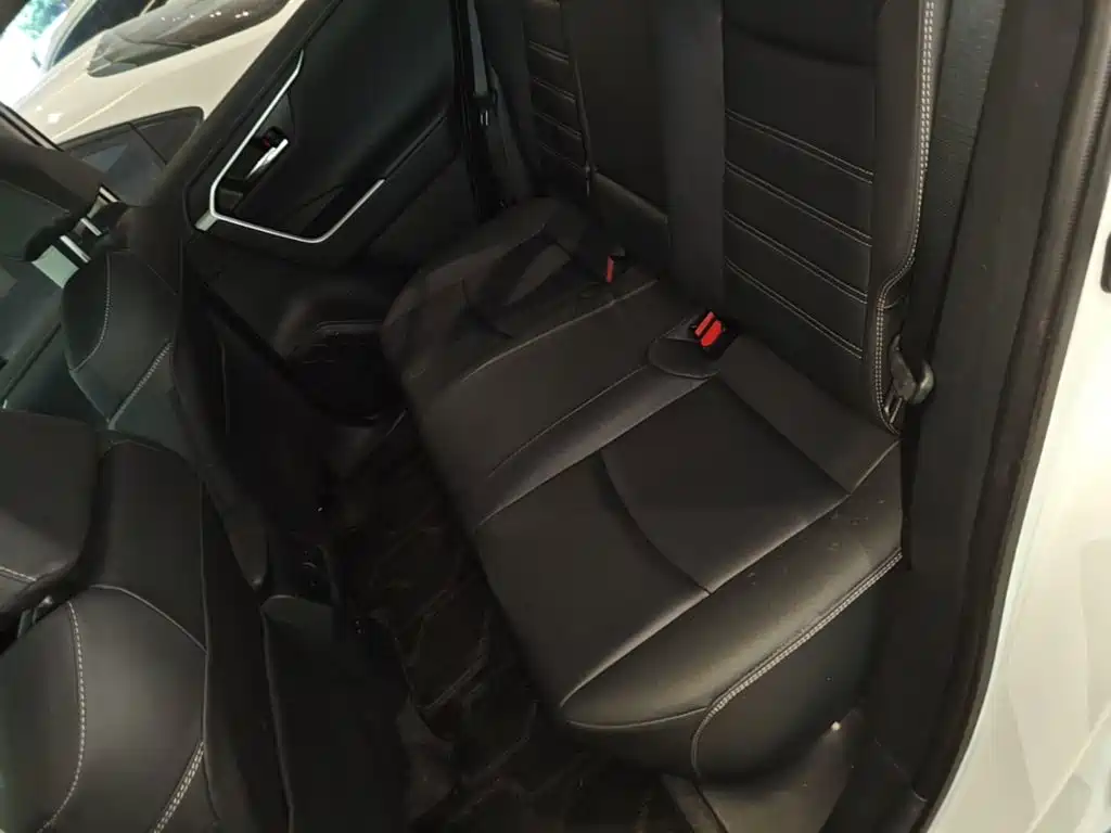 Toyota RAV4 — фото 17