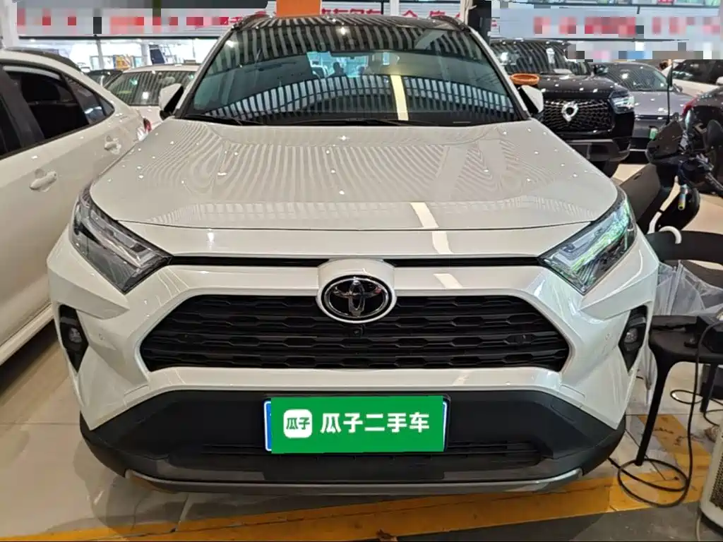 Toyota RAV4 — фото 3