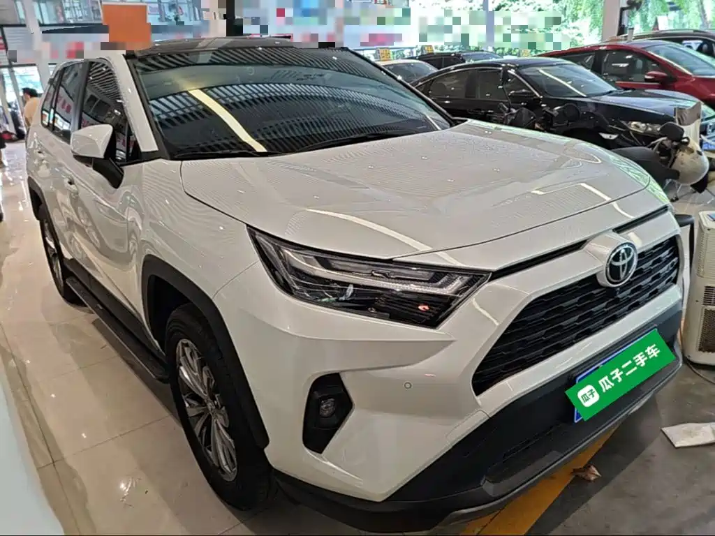 Toyota RAV4 — фото 4