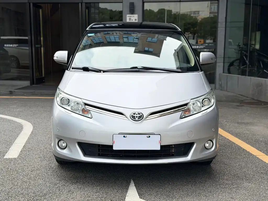 Toyota Previa — фото 2