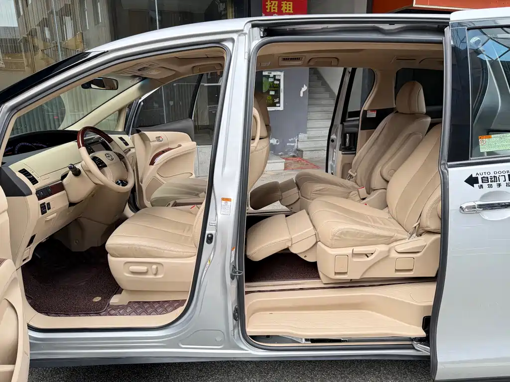 Toyota Previa — фото 14