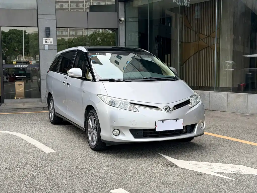 Toyota Previa — фото 3