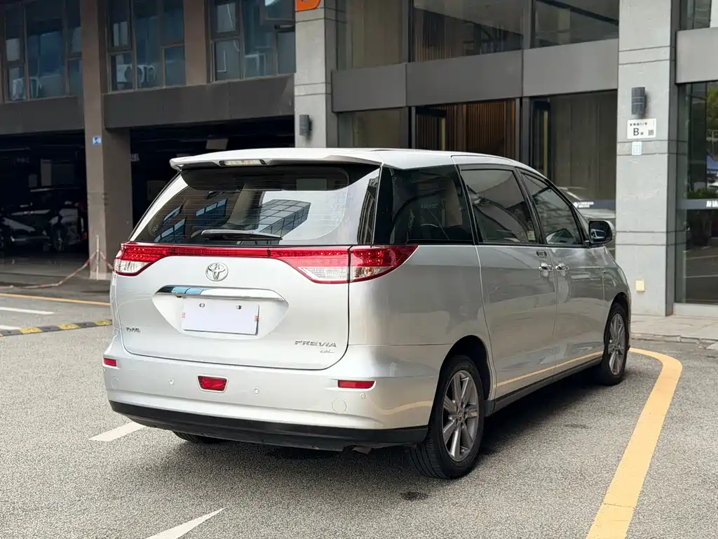 Toyota Previa — фото 24