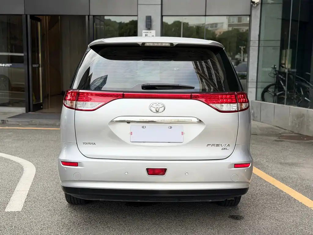 Toyota Previa — фото 25