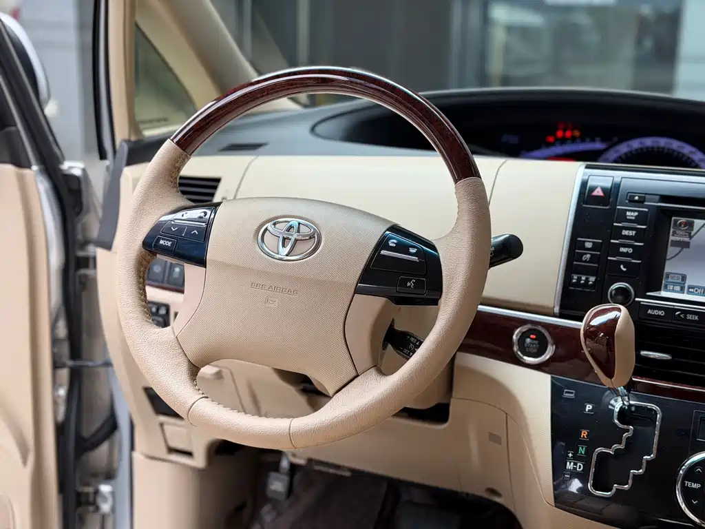 Toyota Previa — фото 8