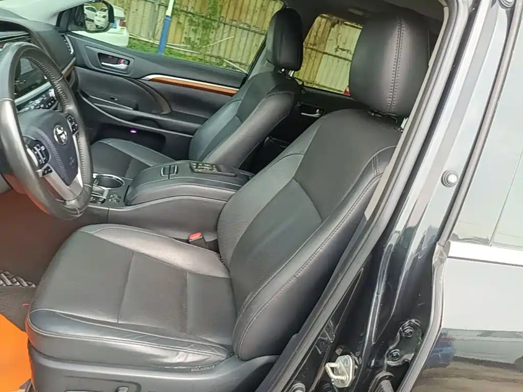 Toyota Highlander — фото 15