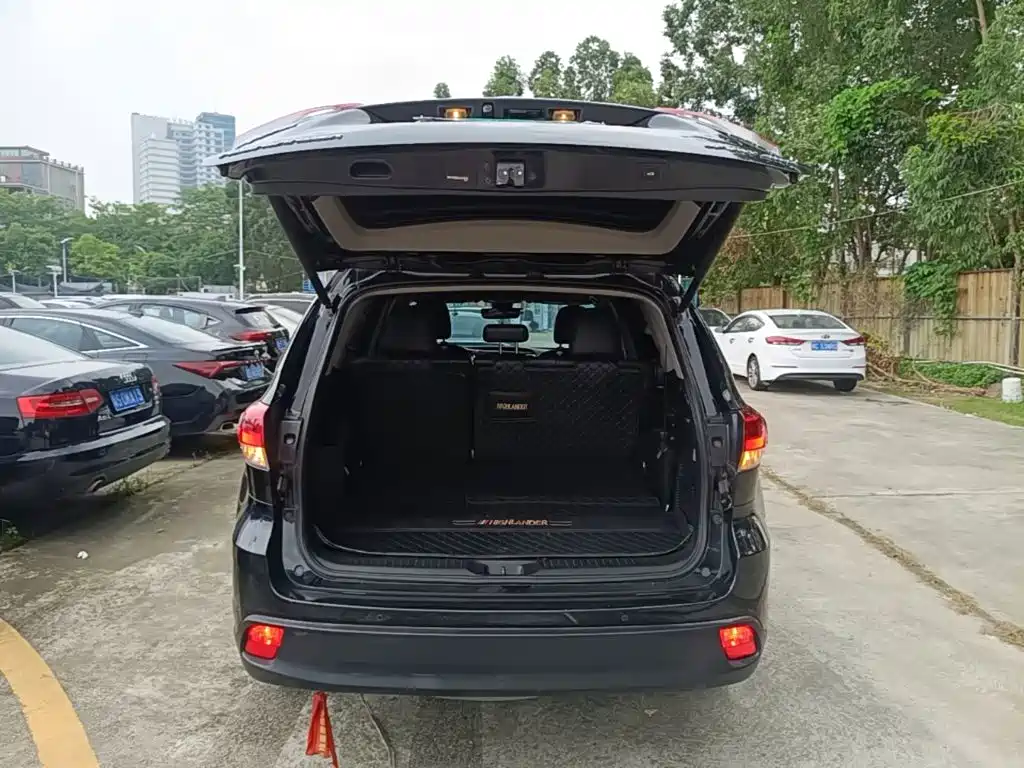 Toyota Highlander — фото 19