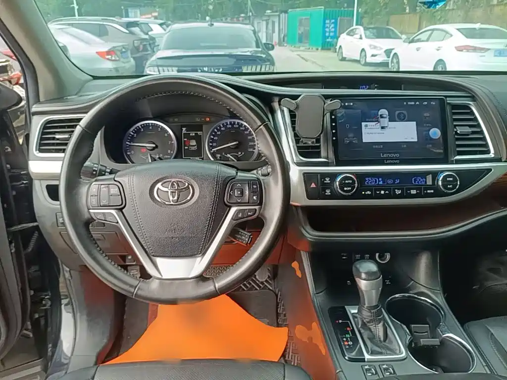 Toyota Highlander — фото 10