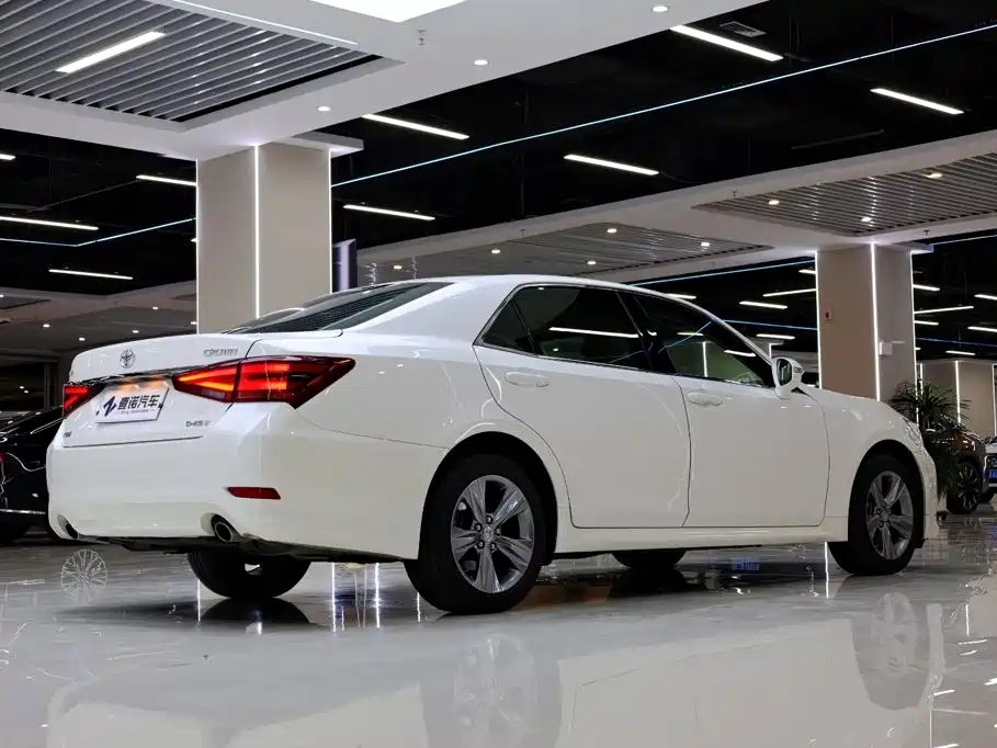 Toyota Crown — фото 15