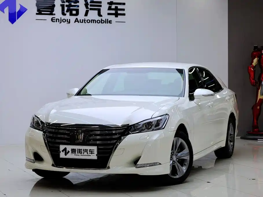 Toyota Crown — фото 9
