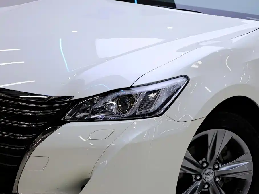 Toyota Crown — фото 10