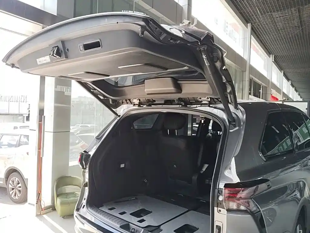 Toyota Sienna — фото 19