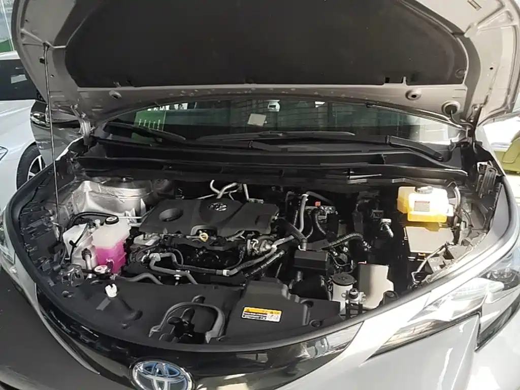 Toyota Sienna — фото 20