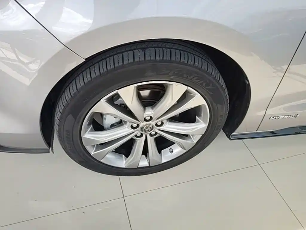 Toyota Sienna — фото 23