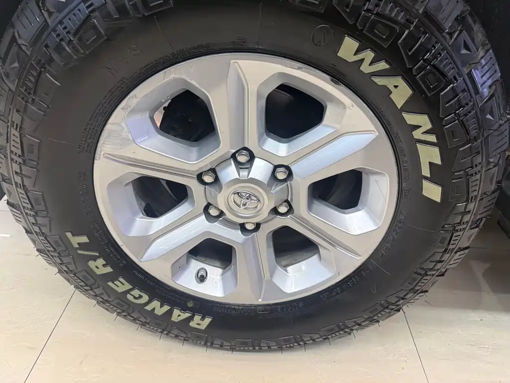 Toyota 4Runner — фото 13