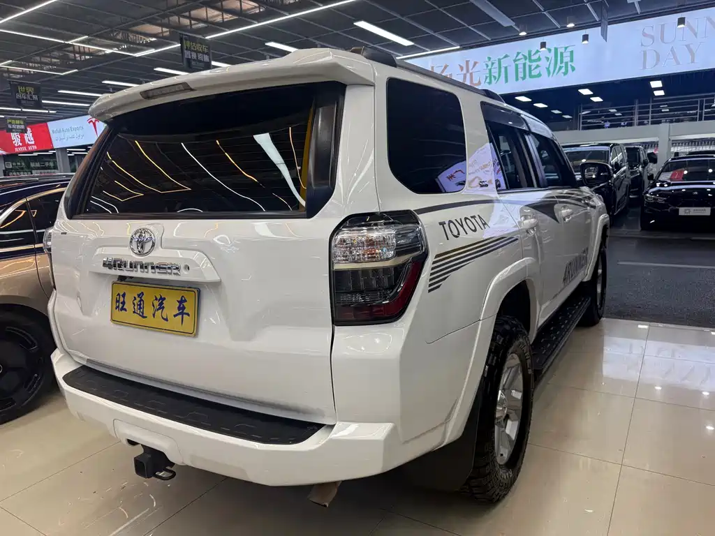 Toyota 4Runner — фото 4