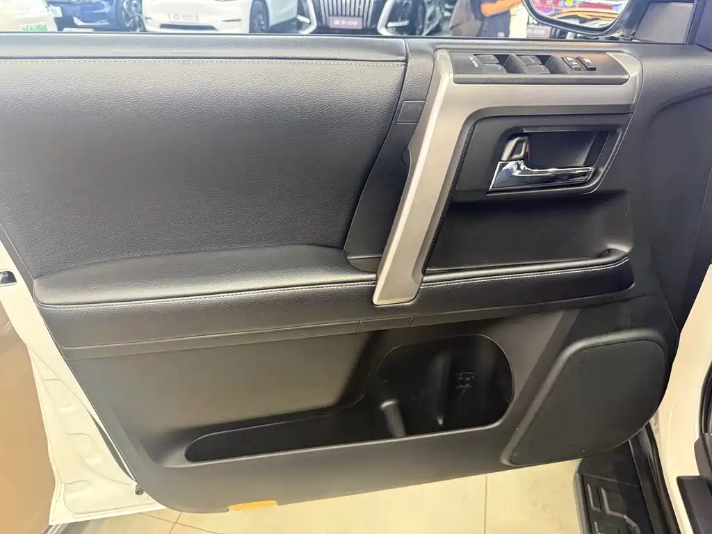 Toyota 4Runner — фото 6