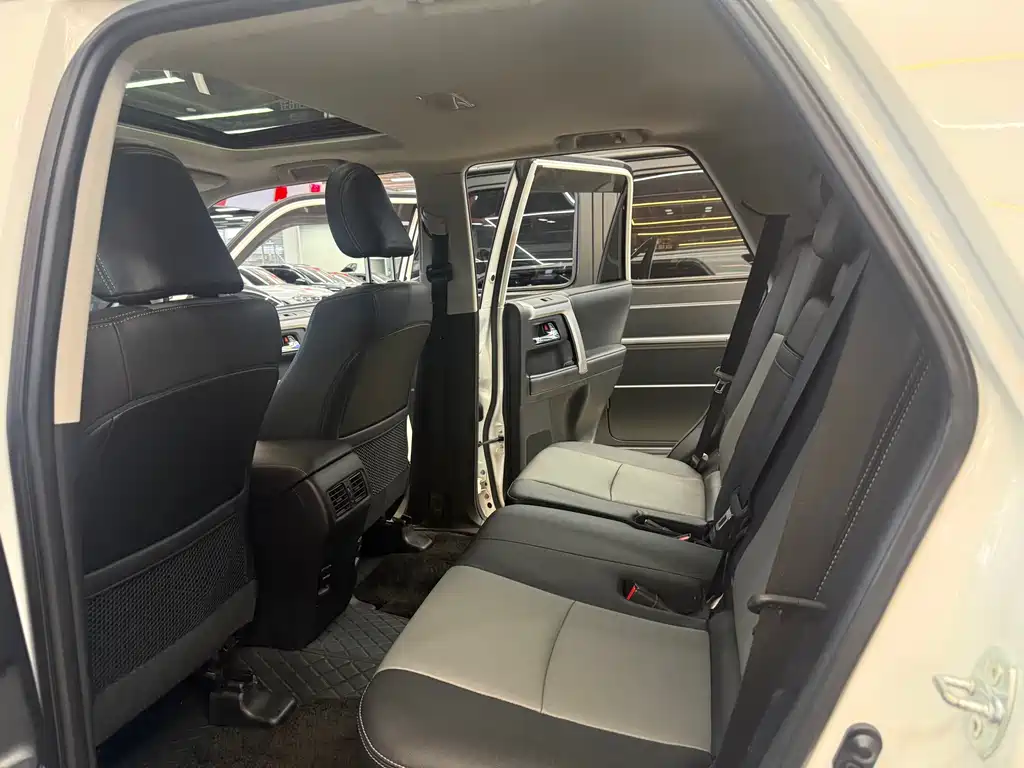 Toyota 4Runner — фото 7