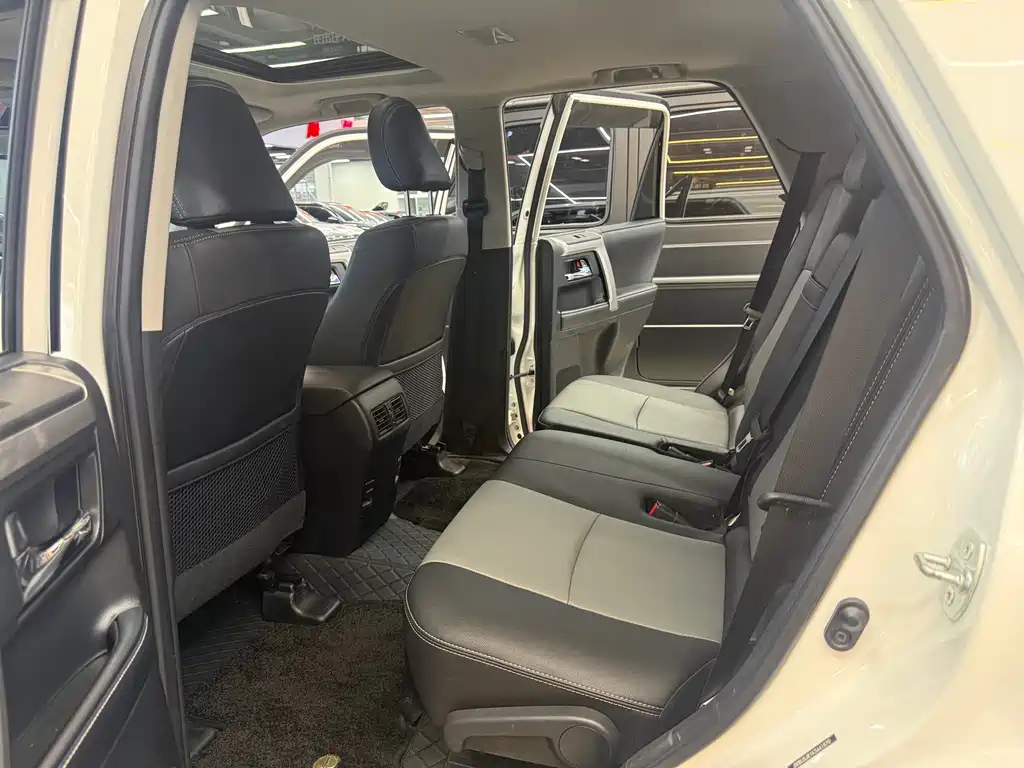 Toyota 4Runner — фото 8