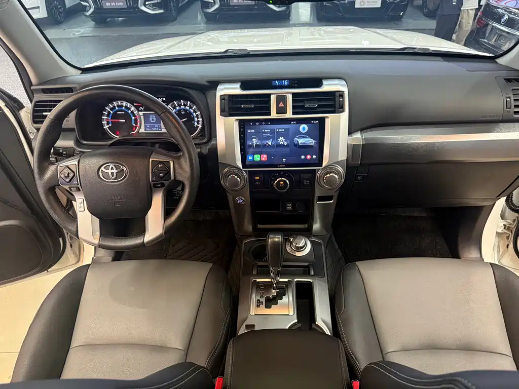 Toyota 4Runner — фото 9